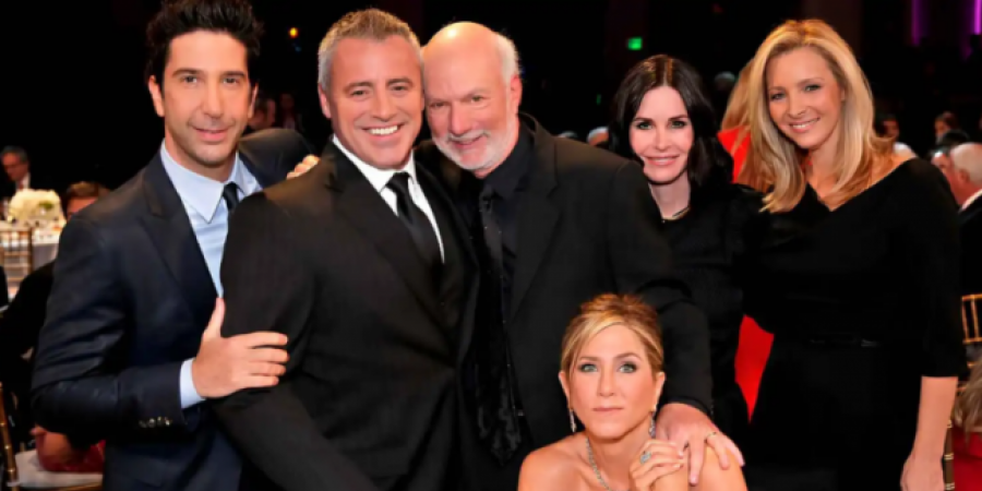وفاة مخرج Friends جيمس بوروز عن 85 عاماً
